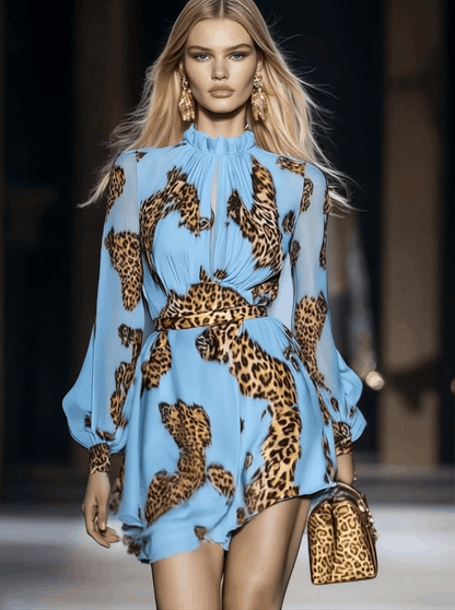 Robe mini en chiffon bleu ciel à imprimé léopard avec personnalité élégante
