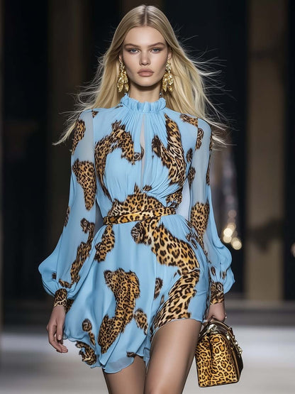 Robe mini en chiffon bleu ciel à imprimé léopard avec personnalité élégante